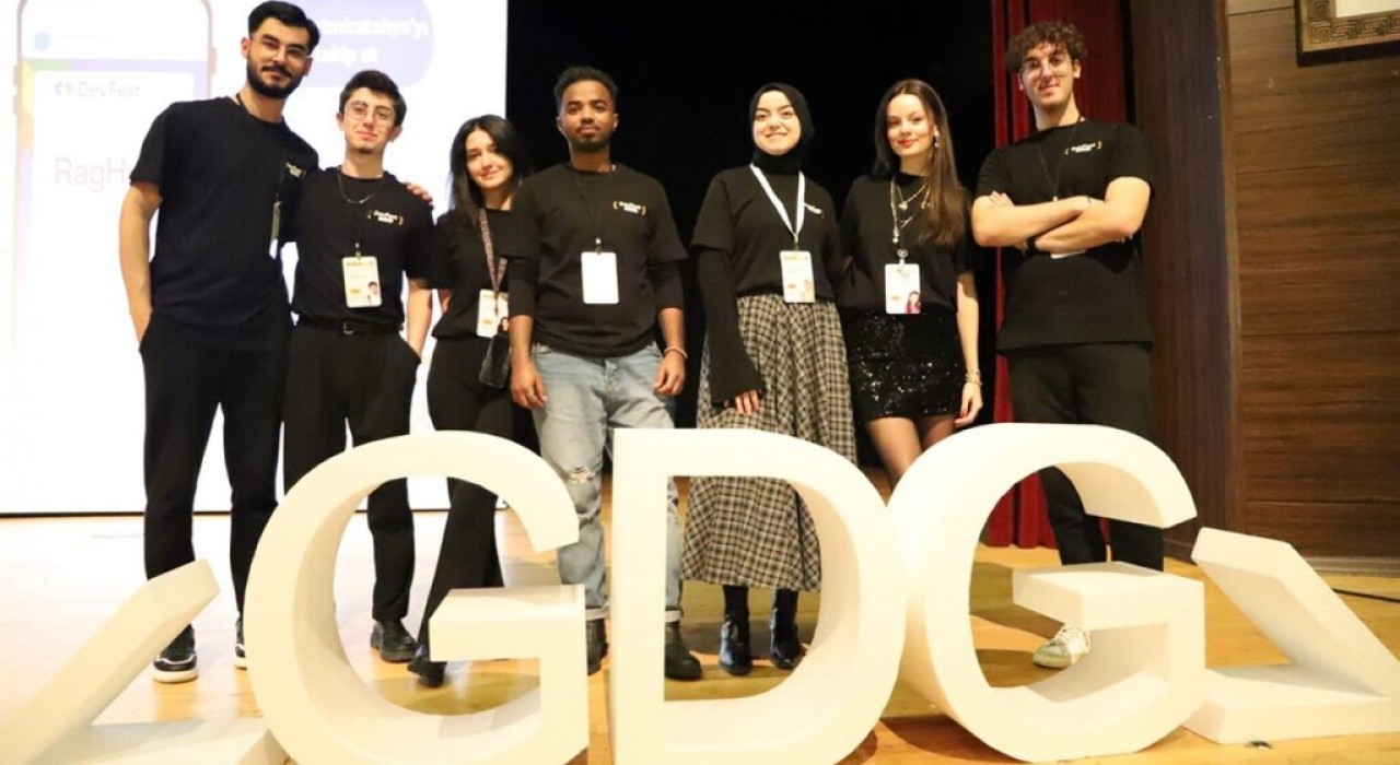 Kütahyadaki Devfest25 etkinliği teknoloji tutkunlarını bir araya getirdi