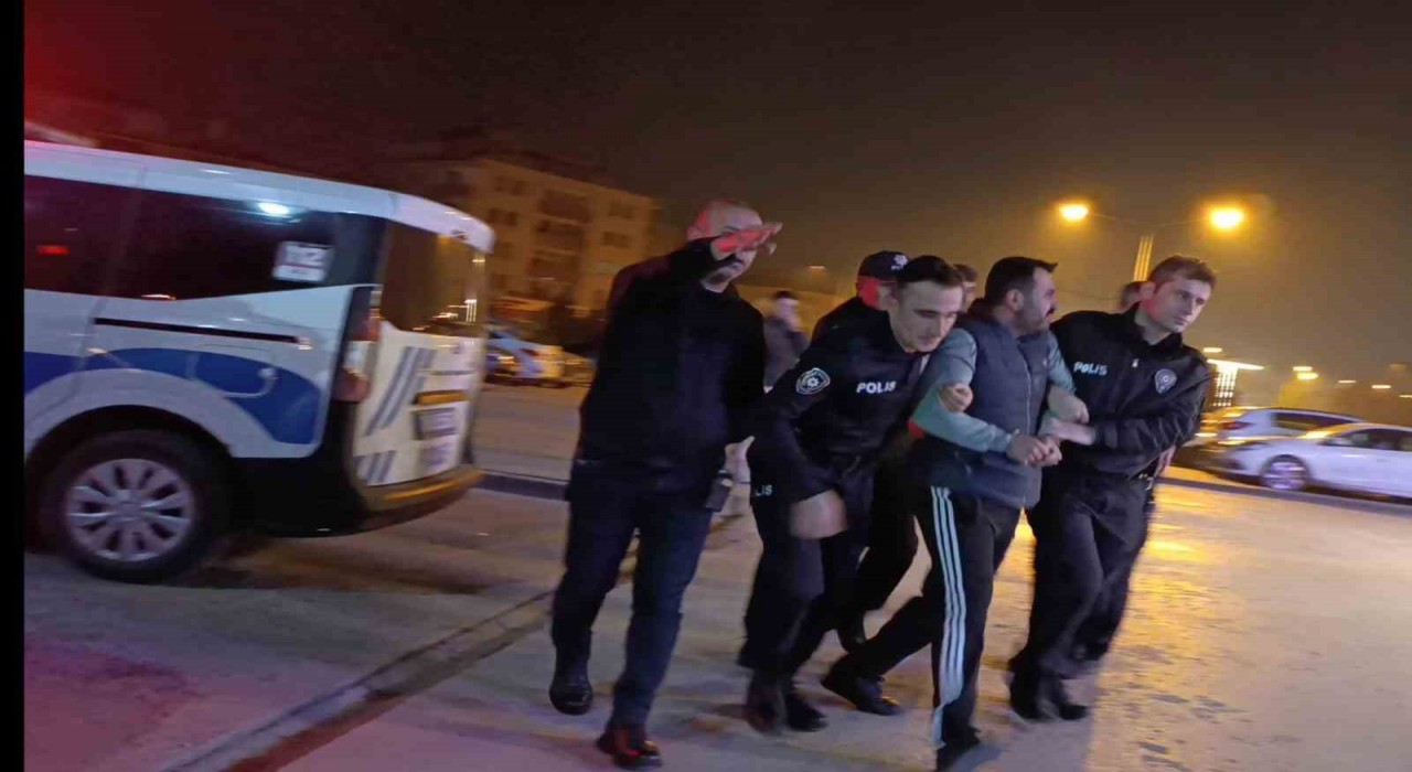 Mahkeme beraat verdi, ben sizi rahat ettirir miyim diyerek oğluna çarpan taksicinin ağabeyini vurdu