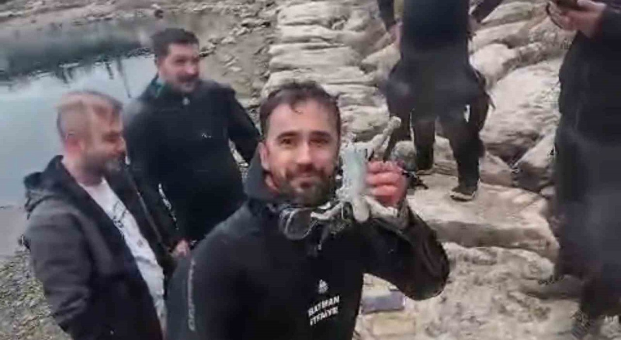 Malabadi Köprüsündeki dalışta çok sayıda teknoloji ürünü bulundu