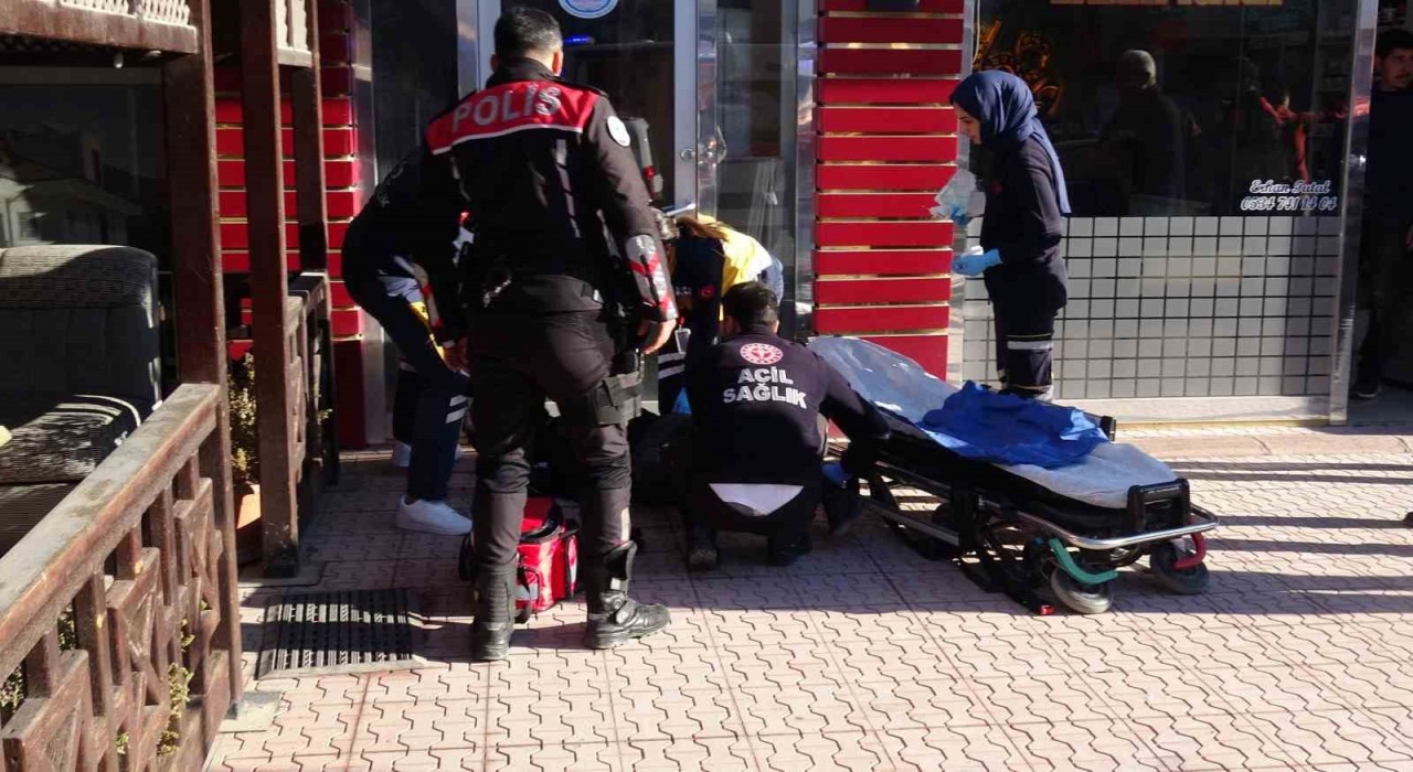 Malatyada husumetlilerin tartışması kanlı bitti: 1 yaralı