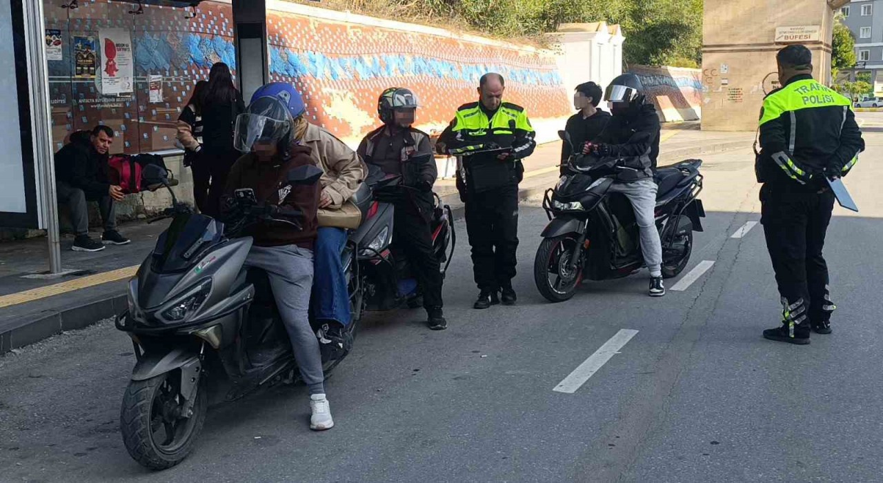Manavgatta motosikletlilerin kask ve eldiven kullanım oranı yüzde 90