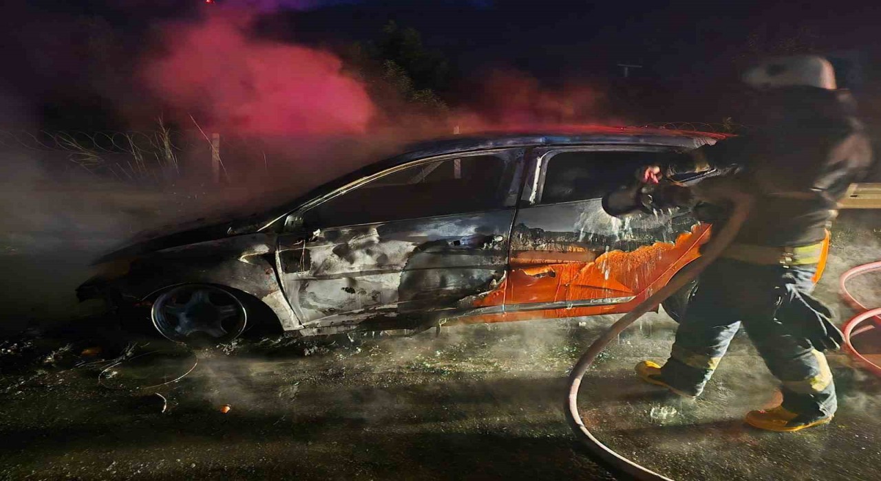 Manavgatta seyir halindeki araç alev alev yandı