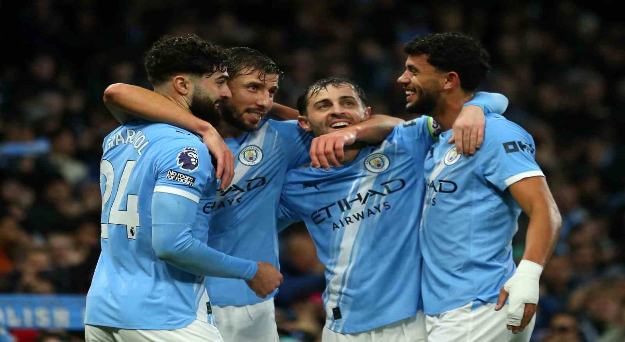 Manchester City, Sunderlandı farklı mağlup etti