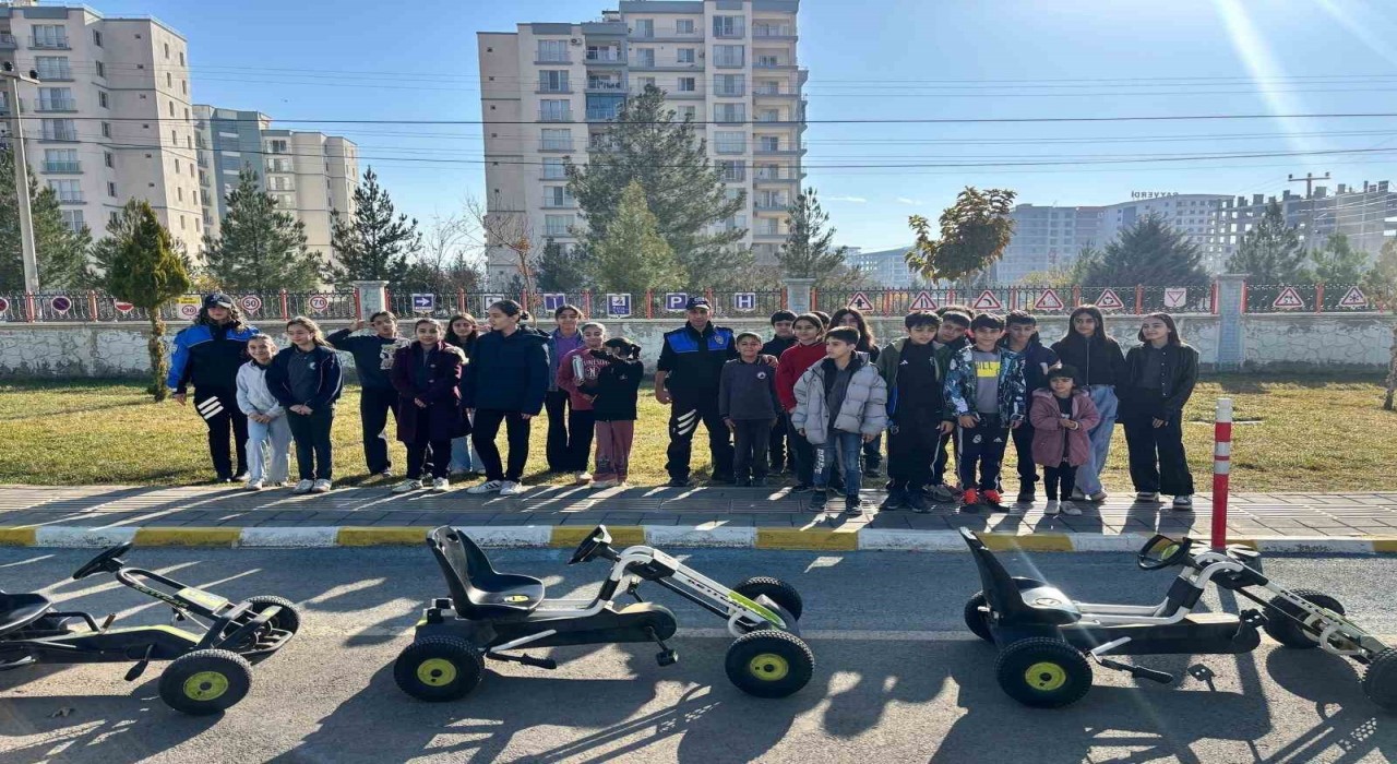 Mardinde çocuklara trafik eğitimi verildi