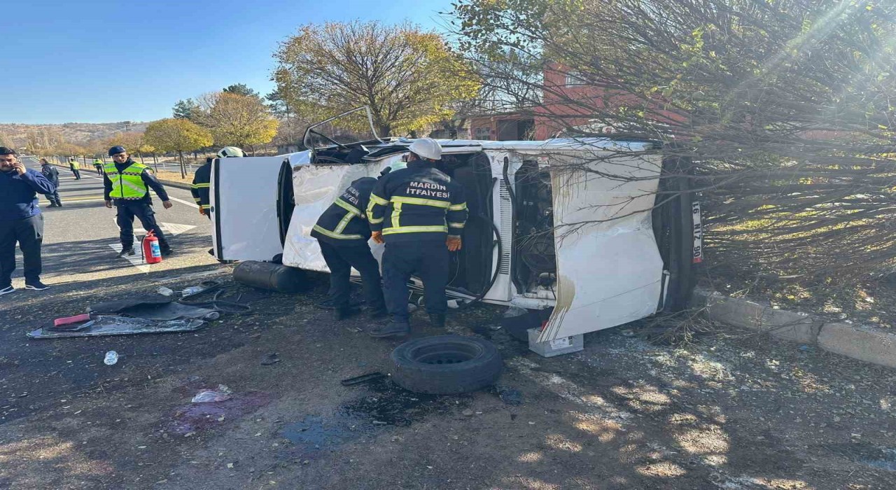 Mardinde otomobil devrildi: 3 yaralı