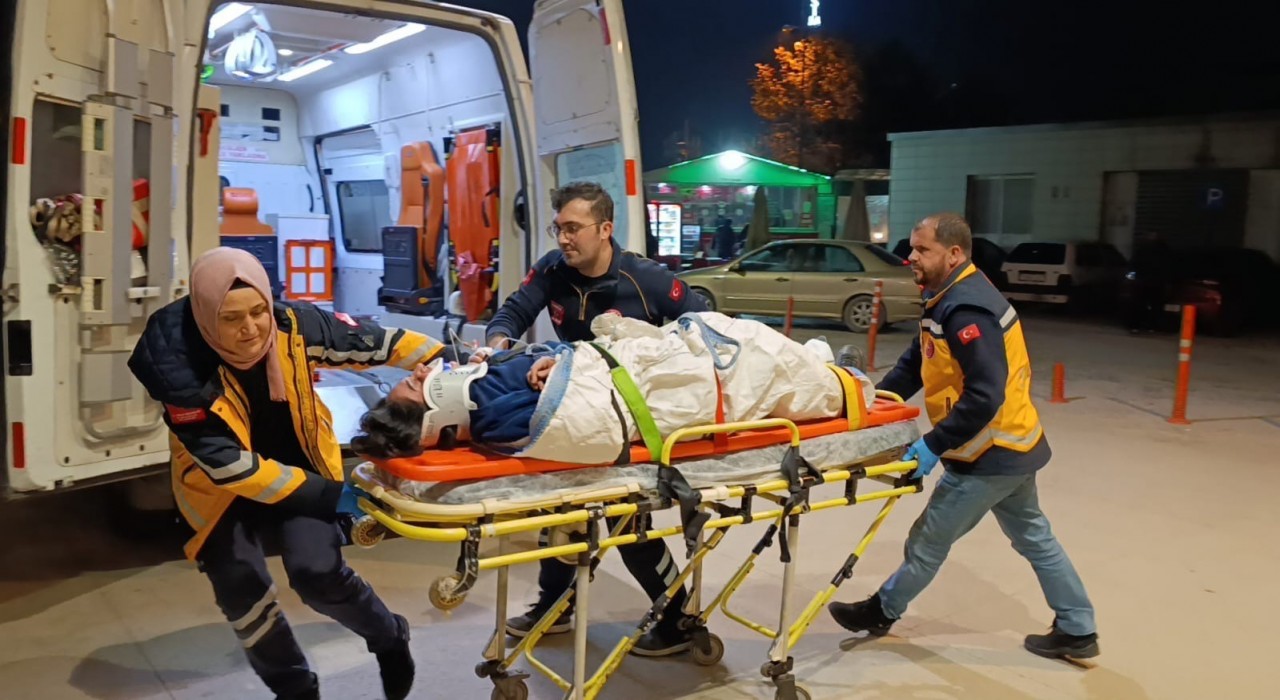 Marketin yük asansöründe sıkışan işçi ağır yaralandı