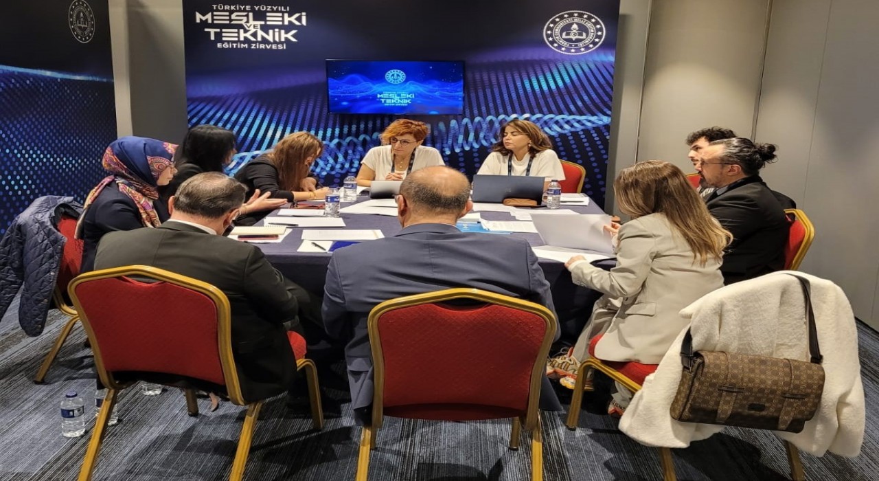 MCBÜden Mesleki Eğitim Zirvesine önemli katkı