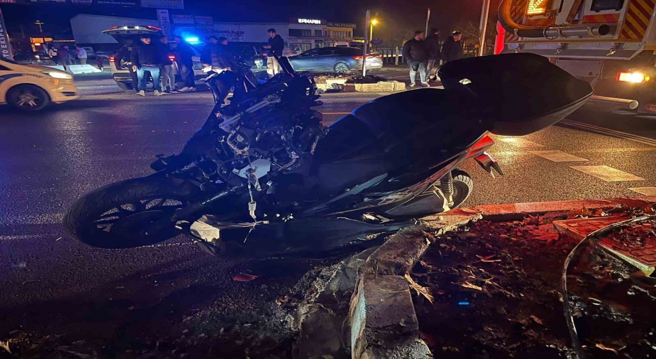 Menteşede motosiklet tıra çarptı: 1 ölü