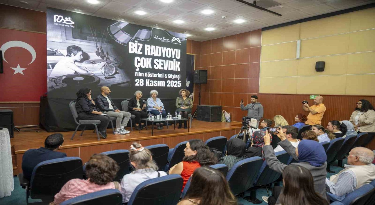 Mersinde kadın radyocuların hikayesine ışık tutan belgesel gösterimi