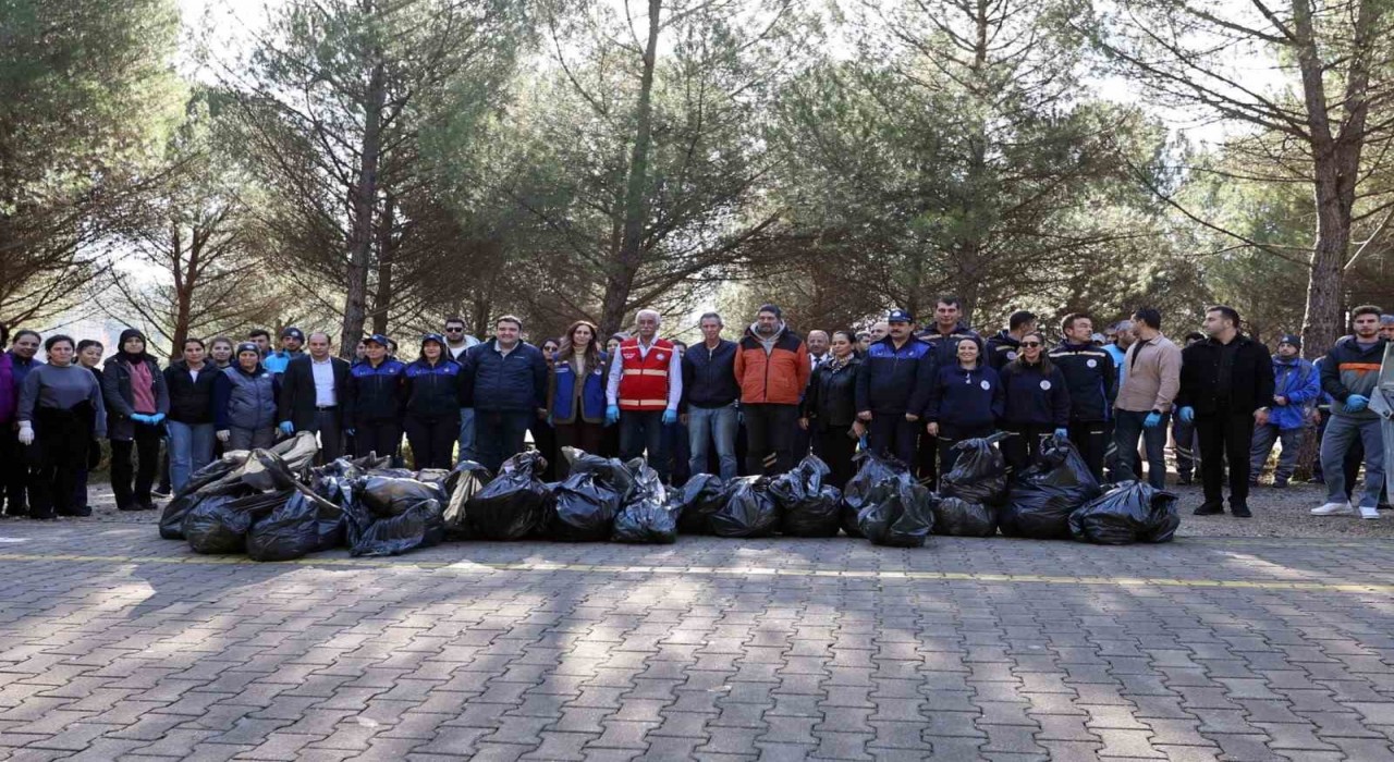 Muğla Büyükşehir Belediyesinin temizlik seferberliği Ula Göletinden başladı