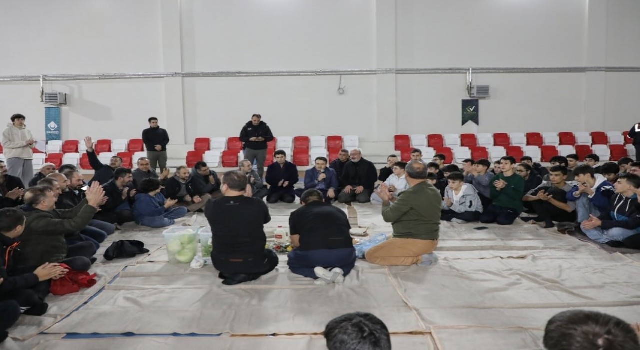 Murat Dağı Gençlik Kampında gece etkinliği