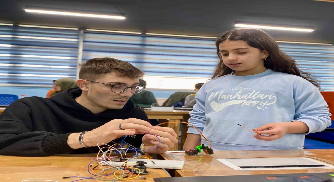 Muşta İleri Robotik eğitimleri sürüyor
