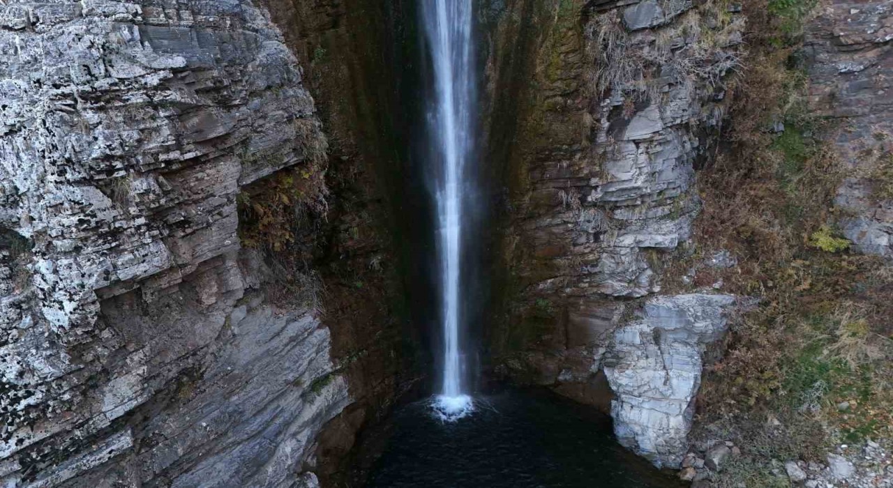 Mutkinin saklı cenneti Gümüşkanat Şelalesi hayranlık uyandırıyor