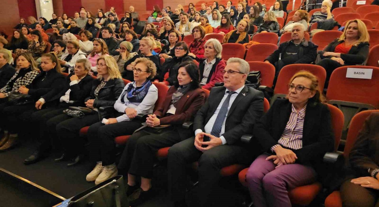 Nazillide Cumhuriyetin ilk kadın vekilleri konuşuldu