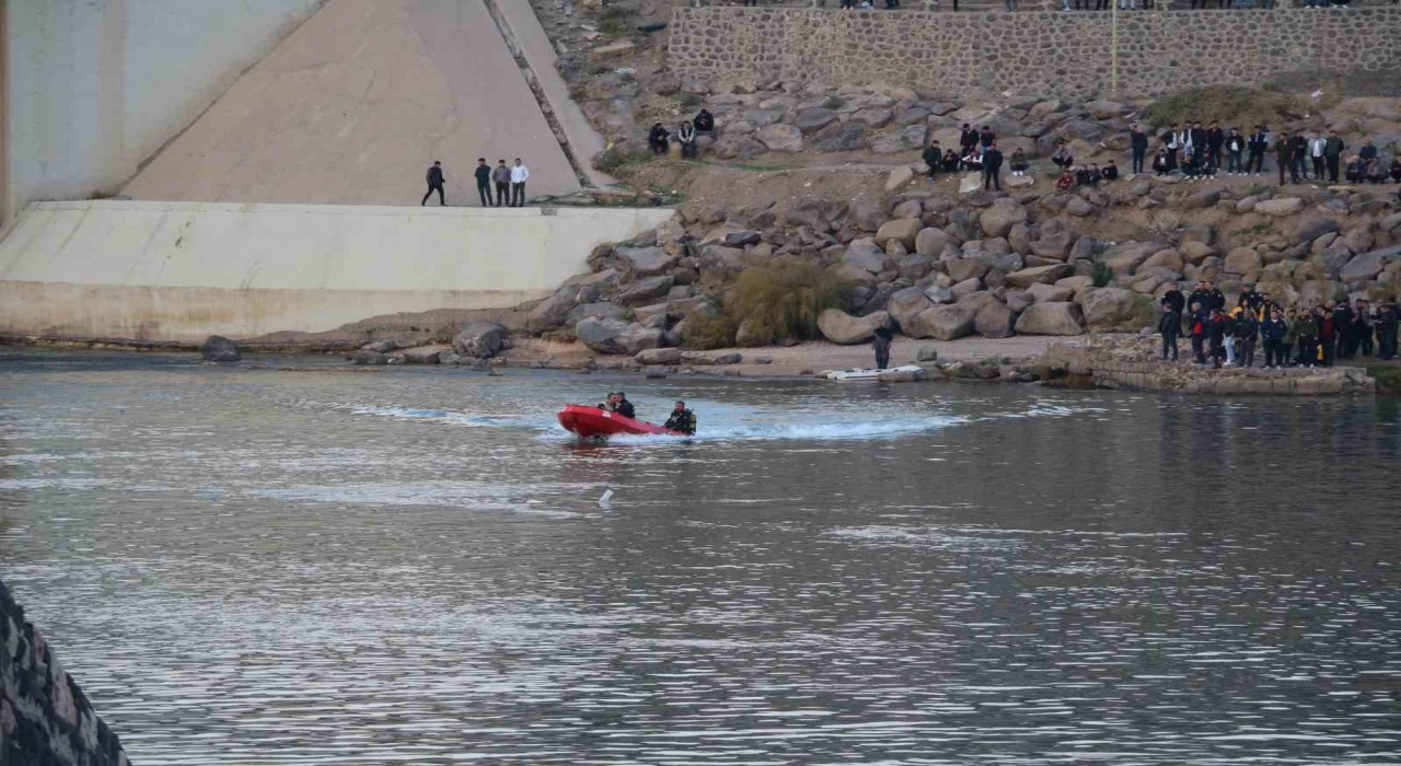 Nehre düşen terliğini almak isterken akıntıya kapılan çocuğun cansız bedeni bulundu