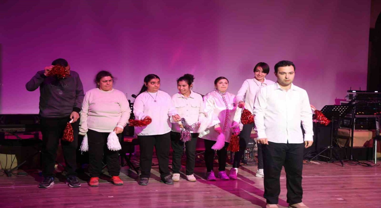 Nevşehirde 3 Aralık Dünya Engelliler Günü programına büyük ilgi gördü