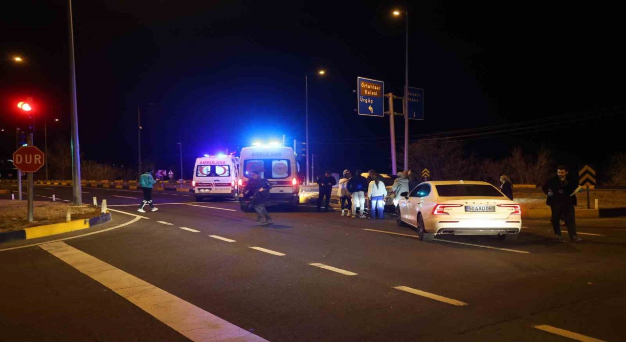 Nevşehirde kırmızı ışık ihlali kazaya neden oldu: 2 yaralı