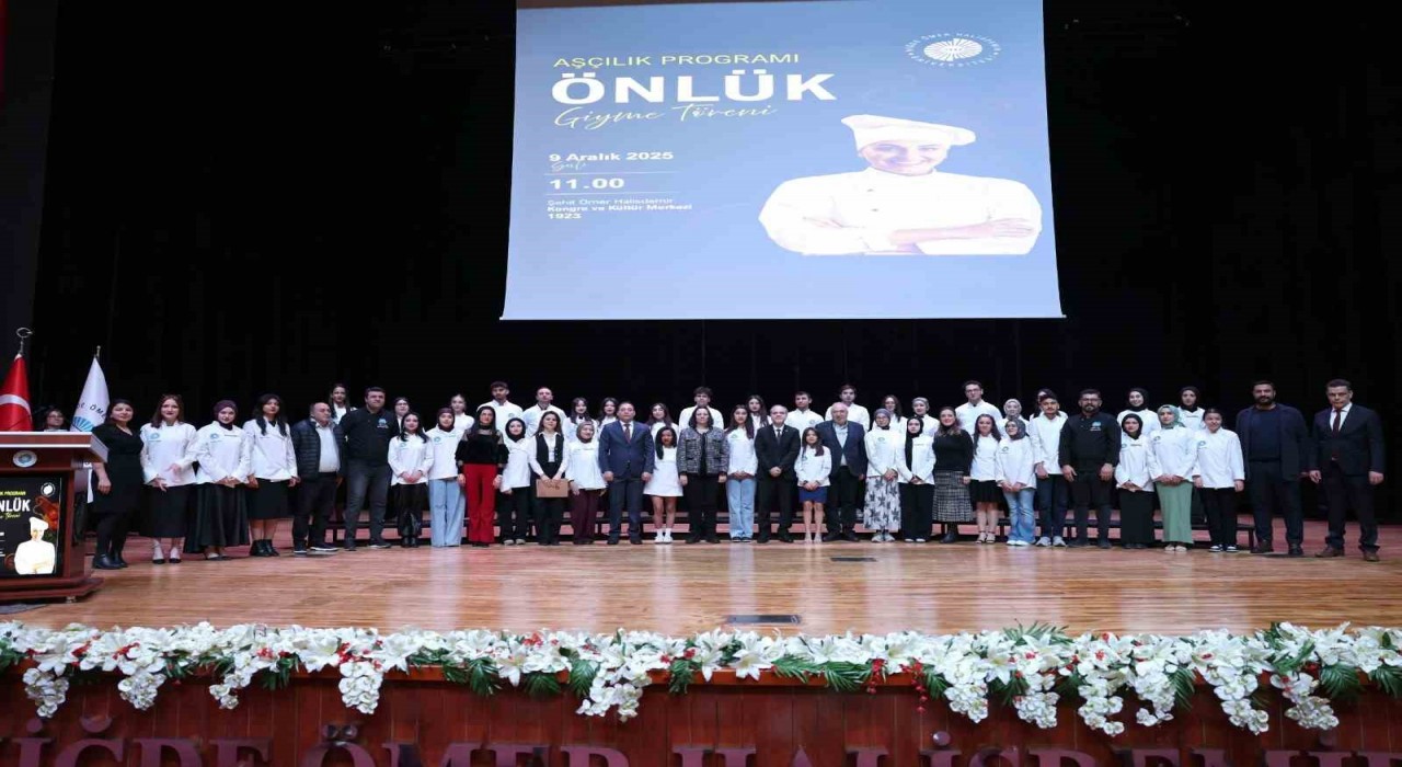 Niğdede aşçılık öğrencileri beyaz önlüklerini giydi