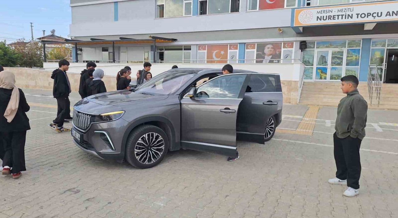 Öğrenciler TOGGu yakından tanıdı