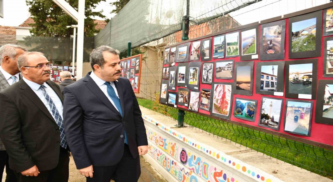 Öğrencilerin gözünden çekilen fotoğraflar sergilendi