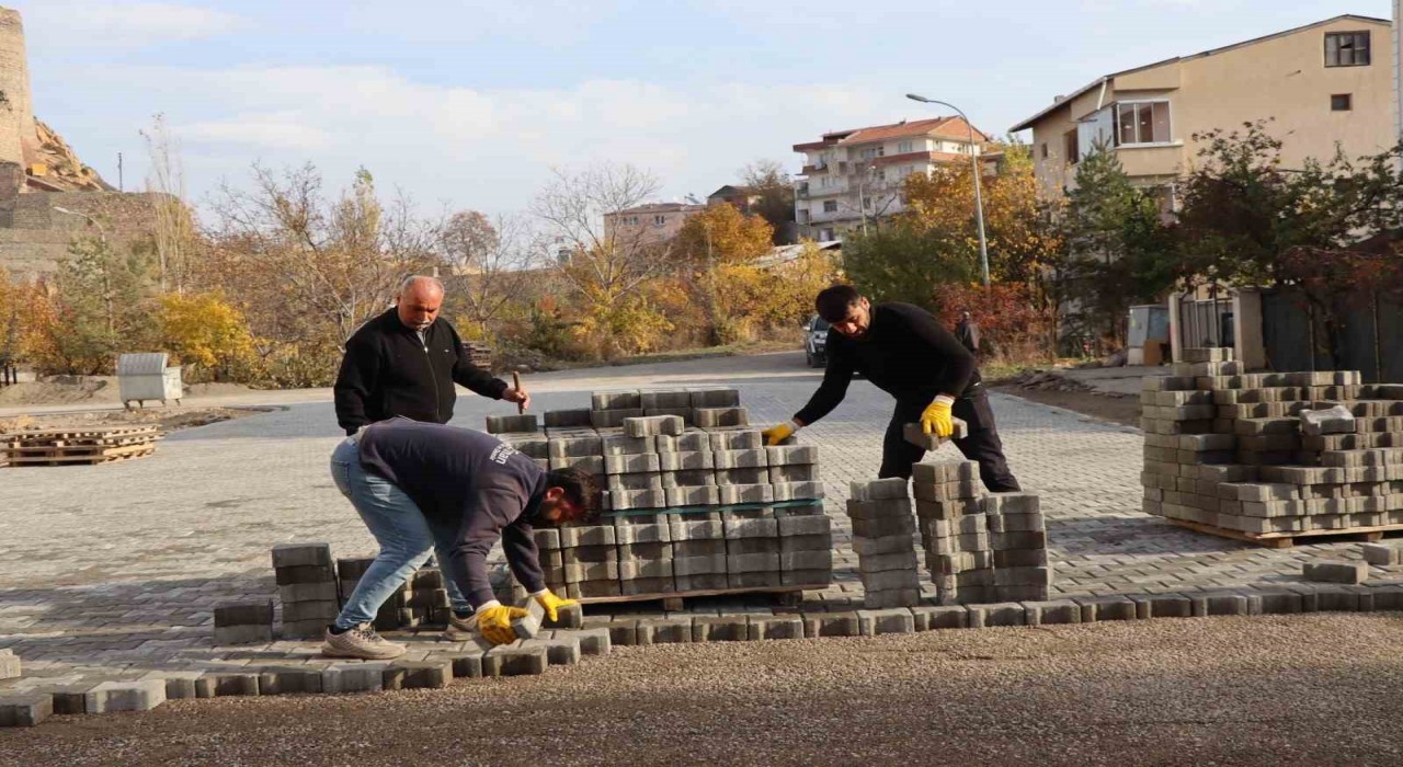 Oltuda 115 bin metrekare parke taş döşendi