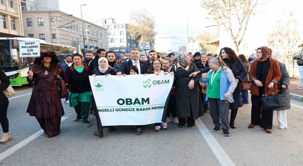 Osmangazide engelli bireyler farkındalık için yürüdü