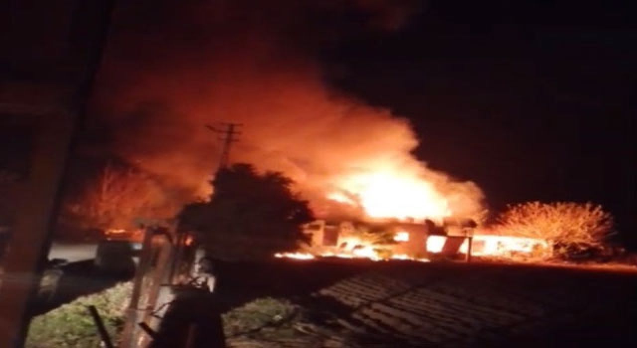 Osmaniye’de Mutfak Tüplerinin Patladığı Evde Korkutan Yangın