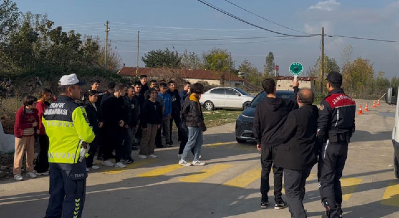 Özel Eğitim Öğrencilerine Jandarmadan Trafik Eğitimi