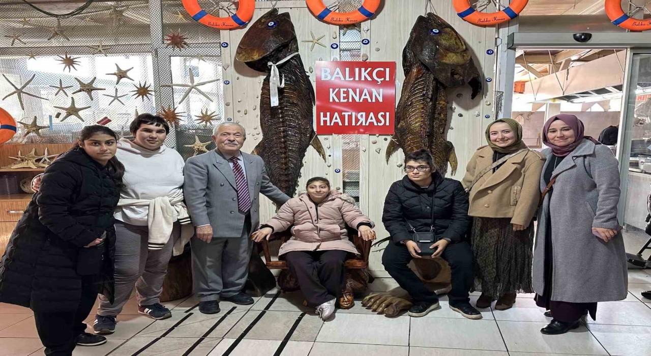Özel gereksinimli bireyler, Türkiye Deniz Canlıları Müzesini ziyaret etti