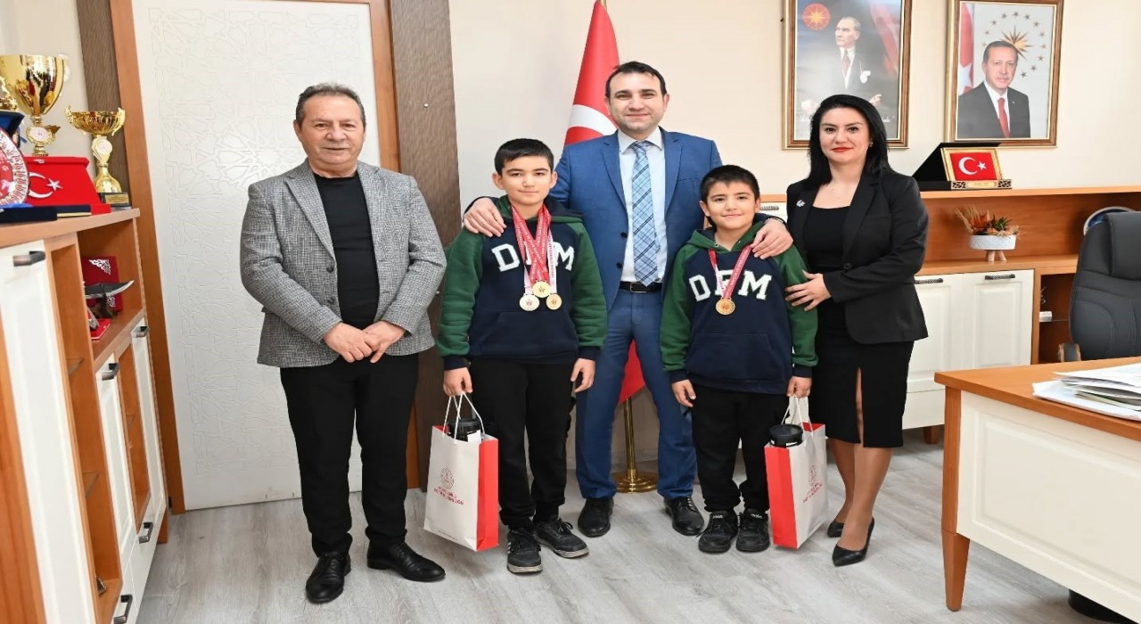 Paralimpik Yüzme Yarışında il birincisi oldular