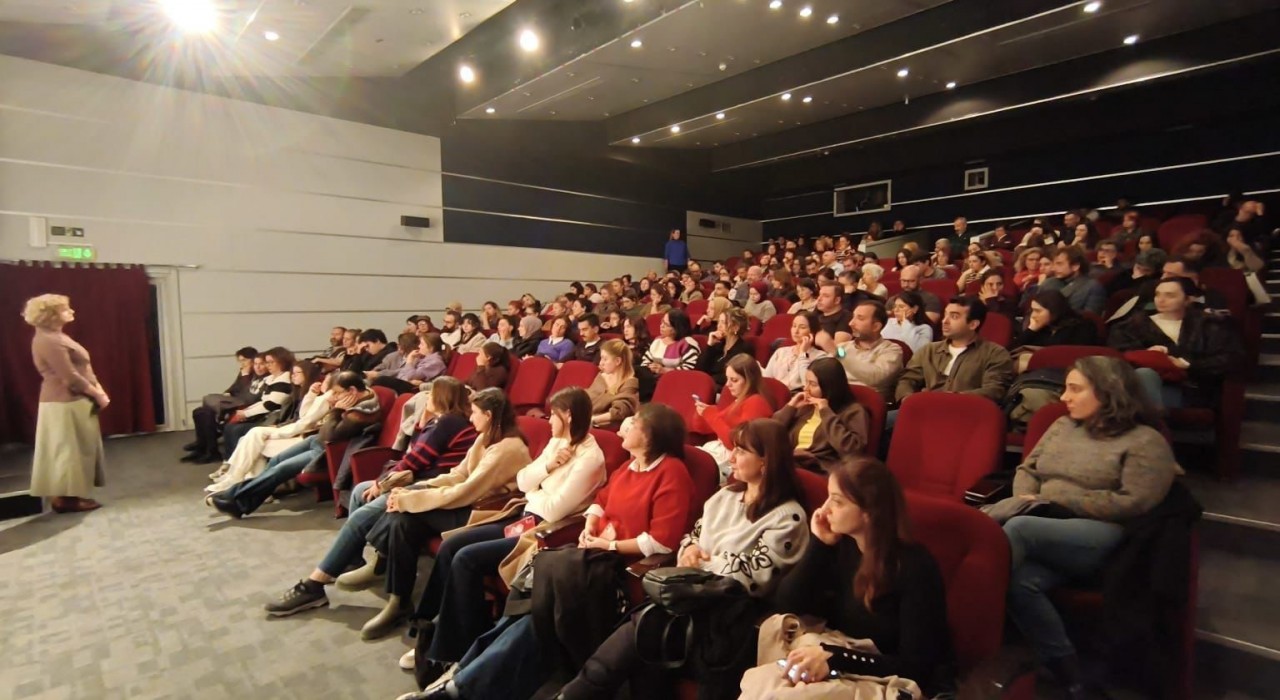 Pelin Esmer, yeni filmiyle Nilüferde sinemaseverlerle buluştu