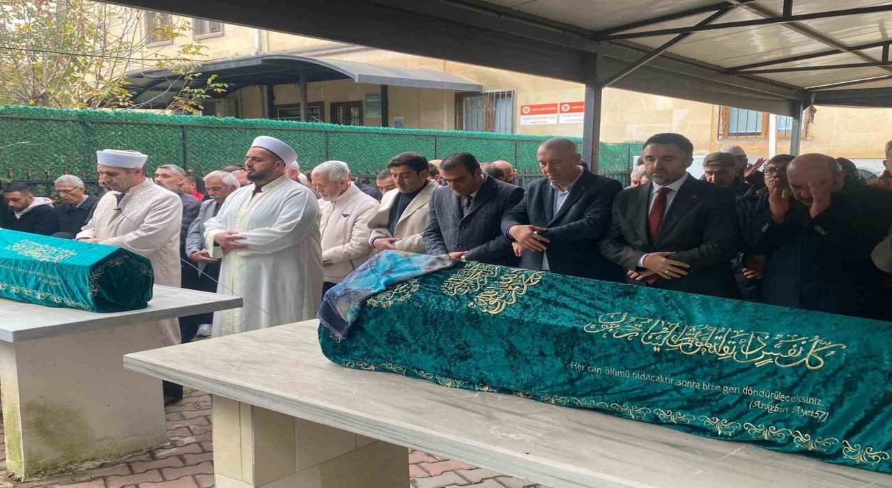 Pendikteki yangın faciasında hayatlarını kaybeden çocuklar son yolculuklarına uğurlandı