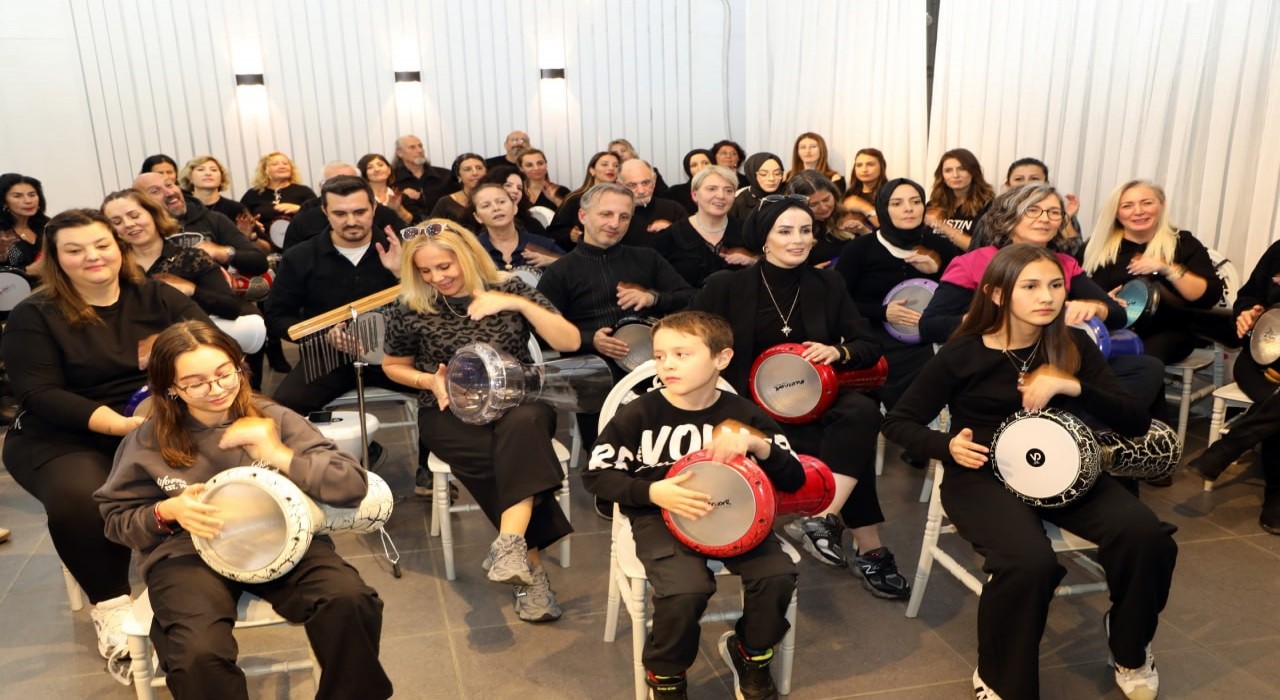 Ritimle gelen dostluk: 7den 70e herkes aynı melodide buluşuyor