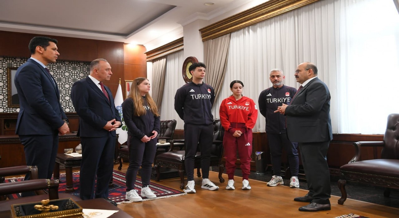 Riyad 2025te başarılı olan sporculara Vali Ustaoğlundan tebrik