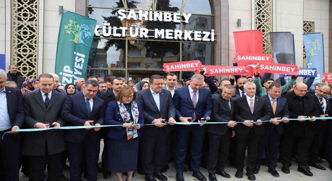 Şahinbey Belediyesinin Nizipe kazandırdığı Kültür Merkezinin açılışı yapıldı