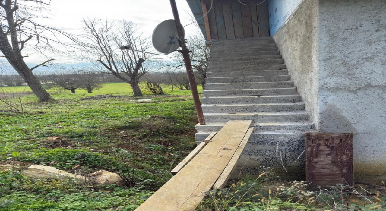 Sakaryada merdivenden düşen şahıs yaralandı