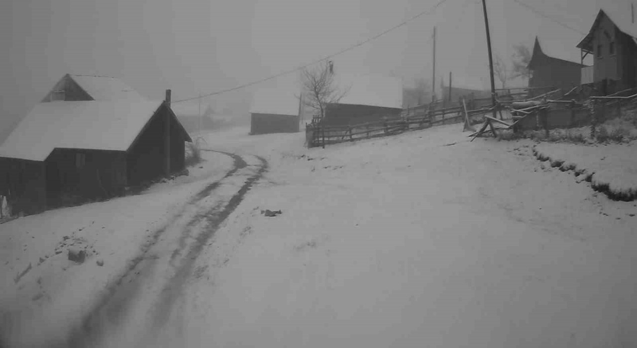 Sakaryanın yüksek kesimleri beyaza büründü