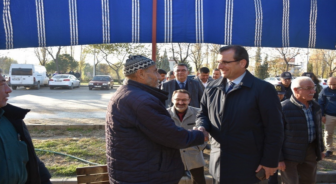 Salihli Kaymakamı Güldoğan Sarıpınarda sorunları dinledi