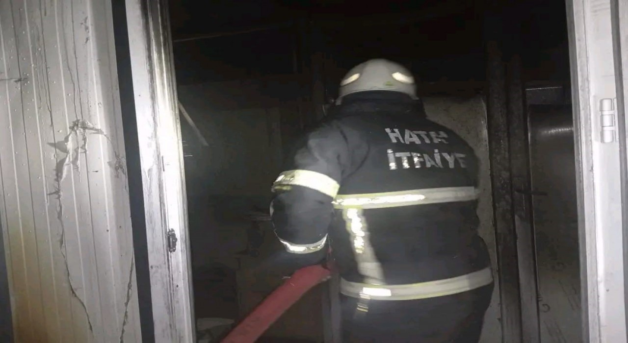 Samandağda yanan konteyner kullanılamaz hale geldi