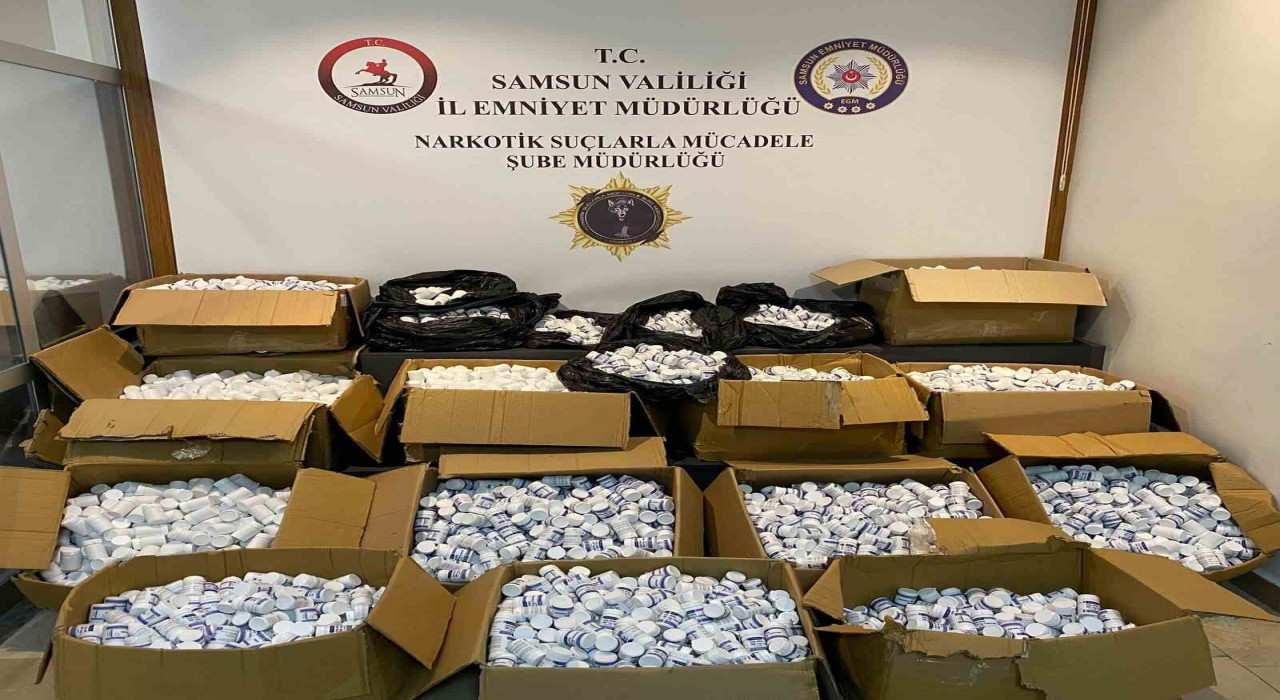 Samsunda peş peşe giden 3 araçtan 350 bin uyuşturucu hap ele geçirildi