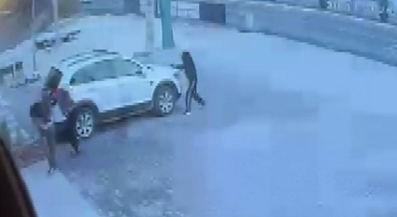 Şanlıurfada aynı gün iki iş yerine silahlı saldırı kamerada