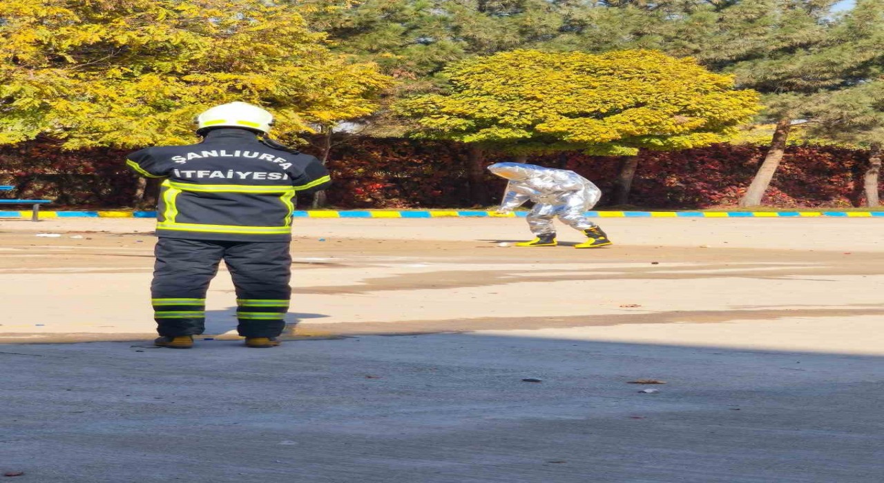 Şanlıurfada bir okulda deney tüplerinin patlaması sonucu 2 kişi yaralandı