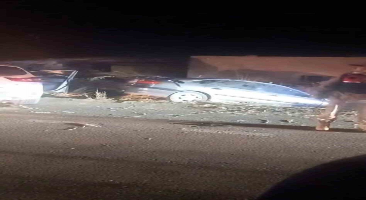 Şanlıurfada iki otomobil kafa kafaya çarpıştı: 1 ölü, 9 yaralı