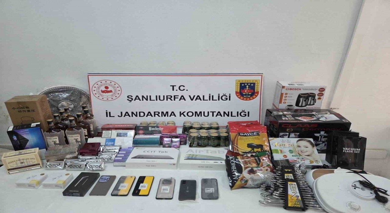 Şanlıurfada kaçakçılık operasyonunda çok sayıda kaçak ürün ele geçirildi