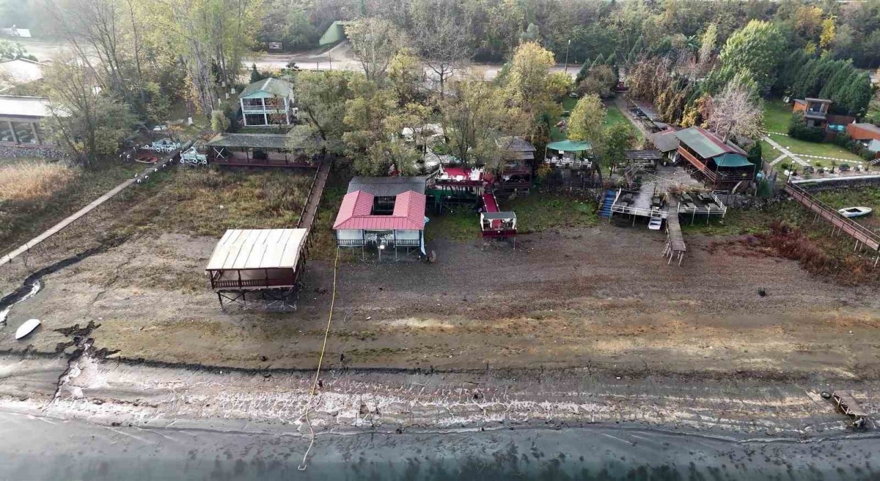 Sapanca Gölünde gizli borular, kesilen sazlıklar, işgal edilen kıyılar