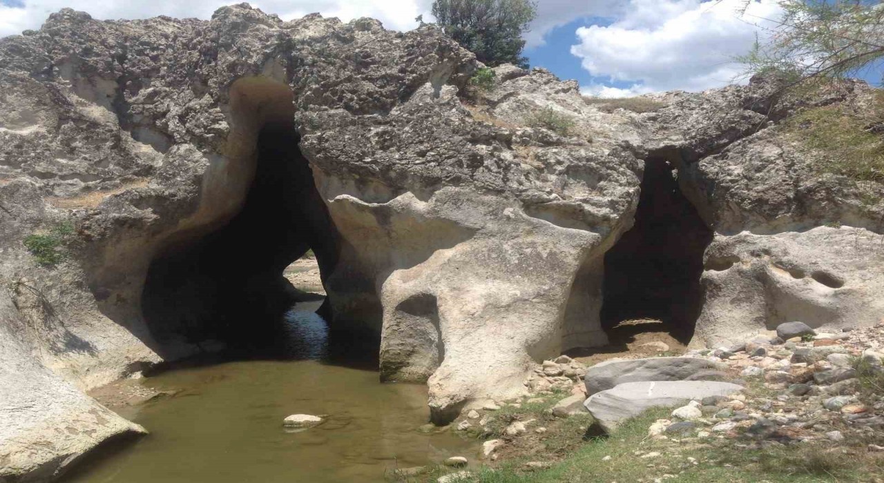 Selendide antik Delikli Bent keşfedilmeyi bekliyor