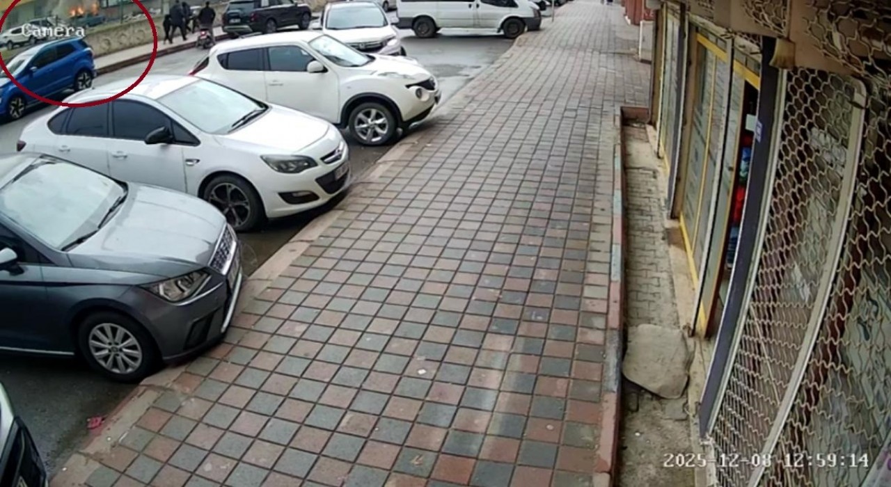 Siirtte otomobilin kundaklanma anları güvenlik kameralarına yansıdı