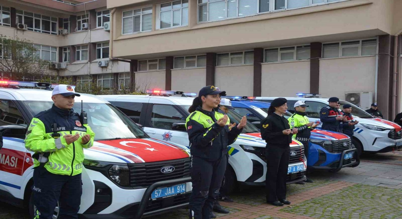 Sinopta emniyet ve jandarmaya 19 yeni araç tahsis edildi