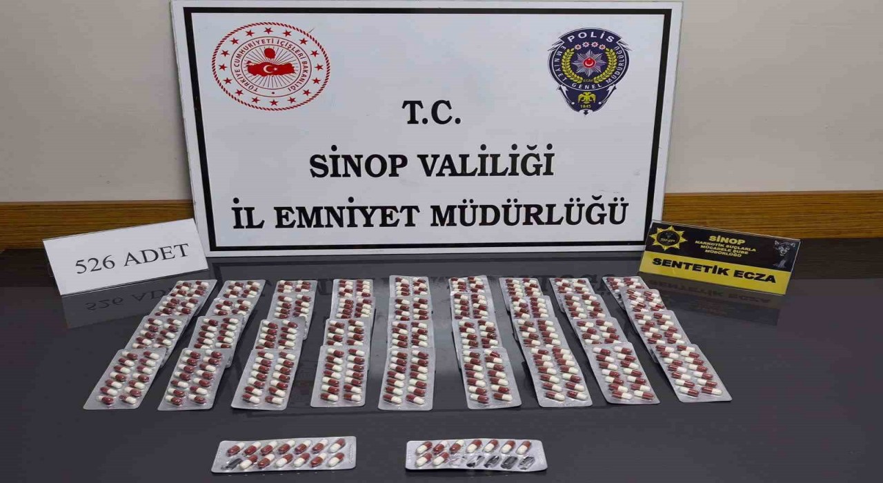 Sinopta zehir tacirlerine darbe: 526 sentetik ecza ile yakalanan 2 şüpheli tutuklandı