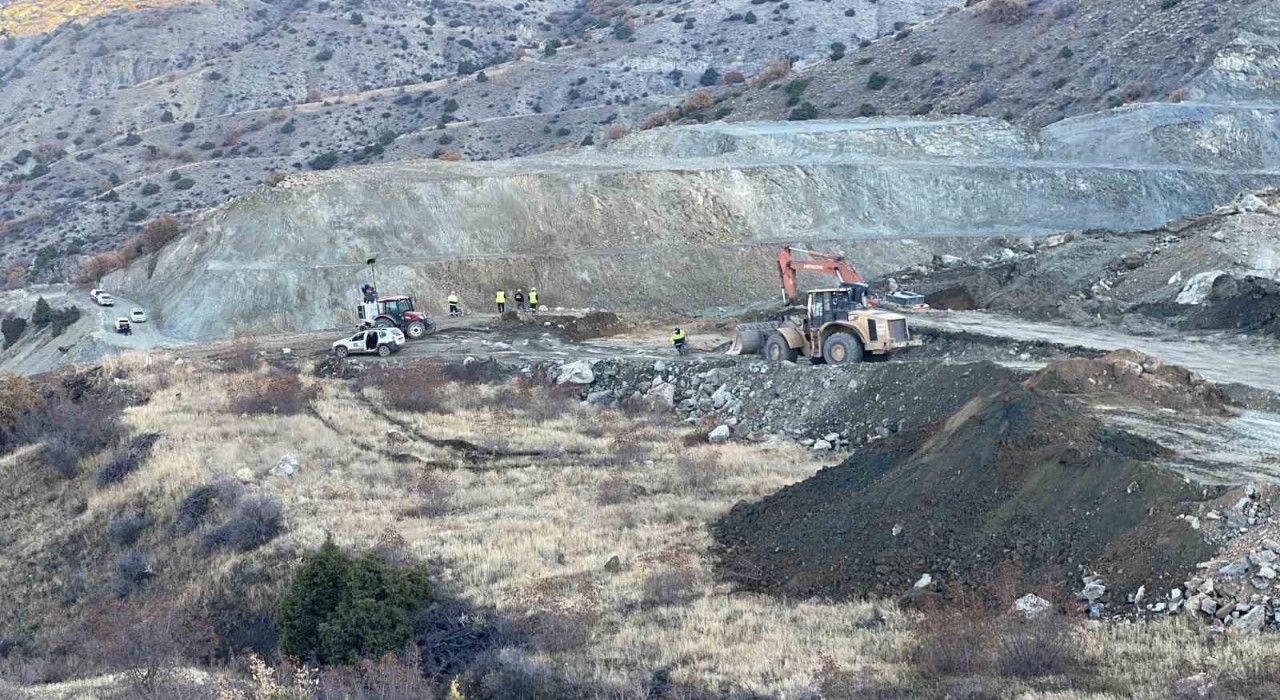 Sivasta göçük altında kalan madenciyi arama çalışmaları 18 gündür sürüyor